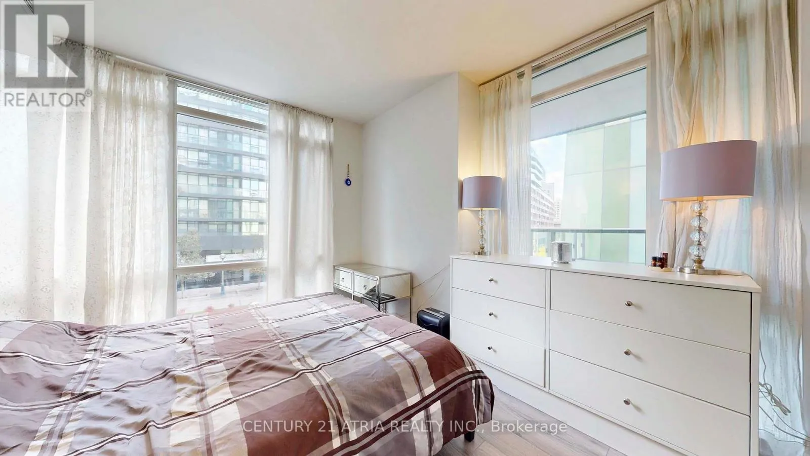 211 - 170 FORT YORK BOULEVARD