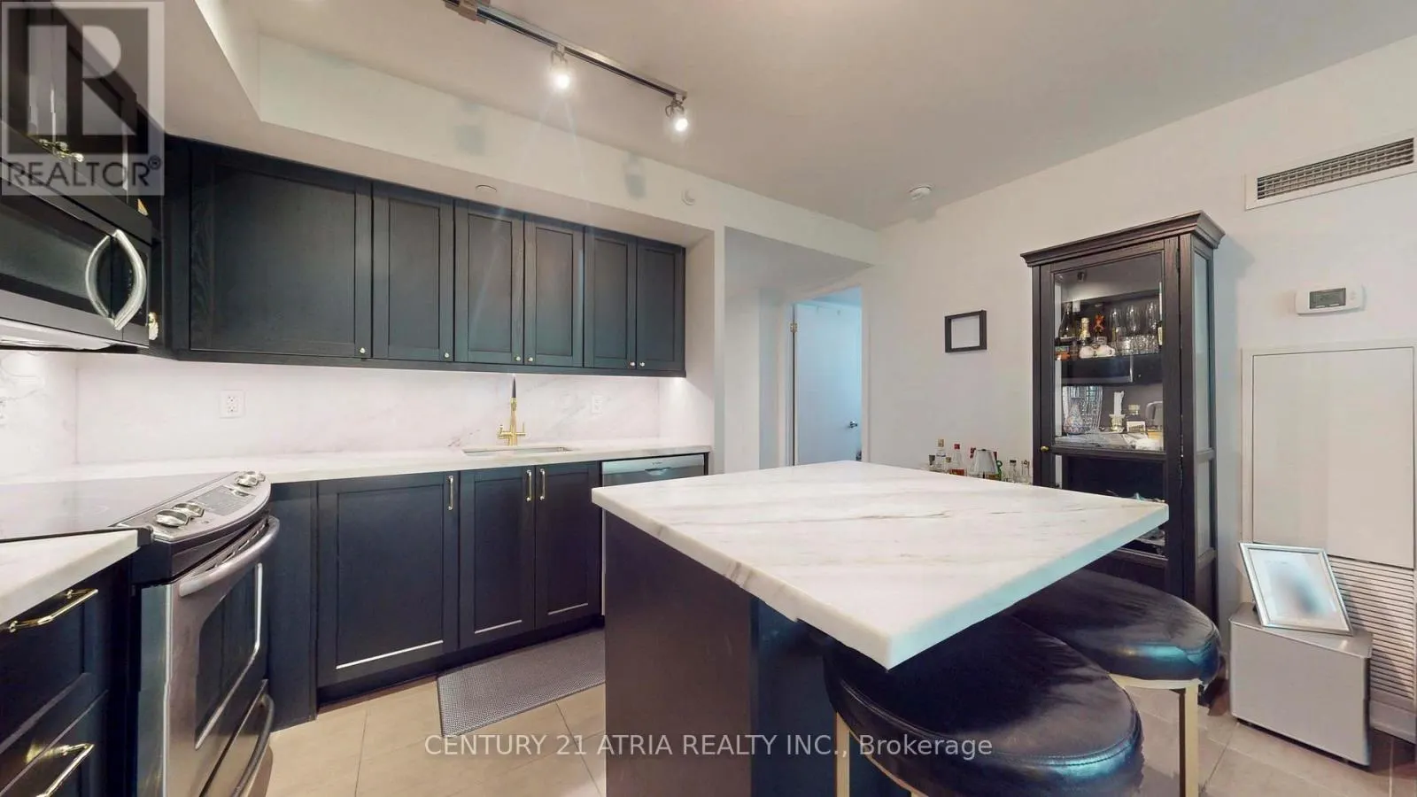 211 - 170 FORT YORK BOULEVARD