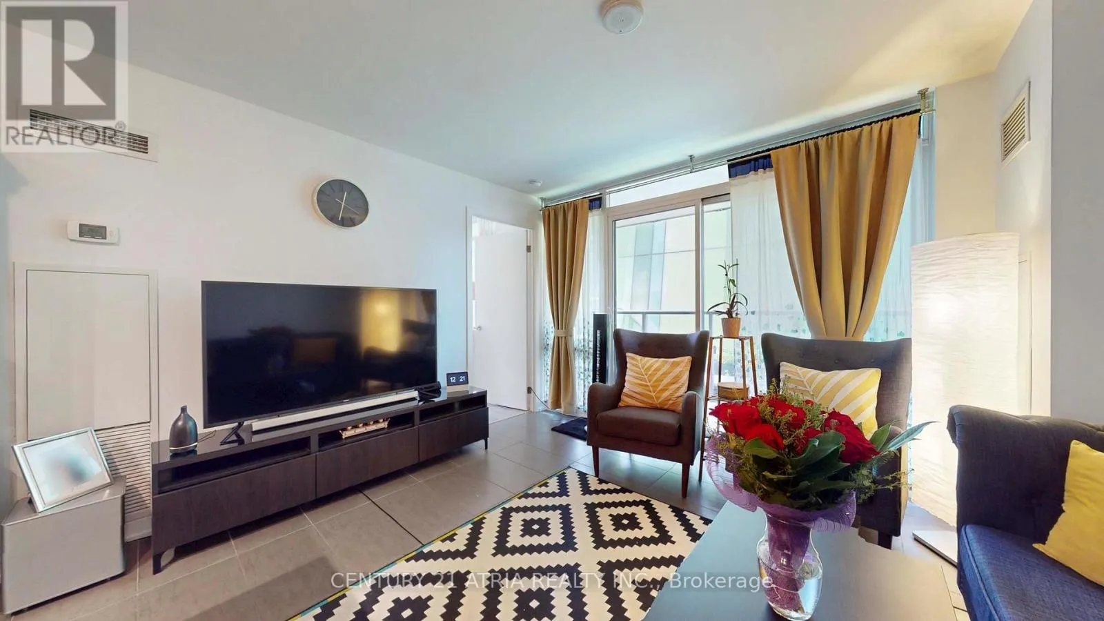 211 - 170 FORT YORK BOULEVARD