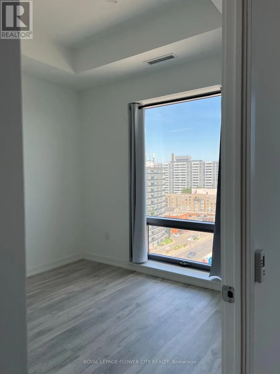 1112 - 7 GOLDEN LION HEIGHTS