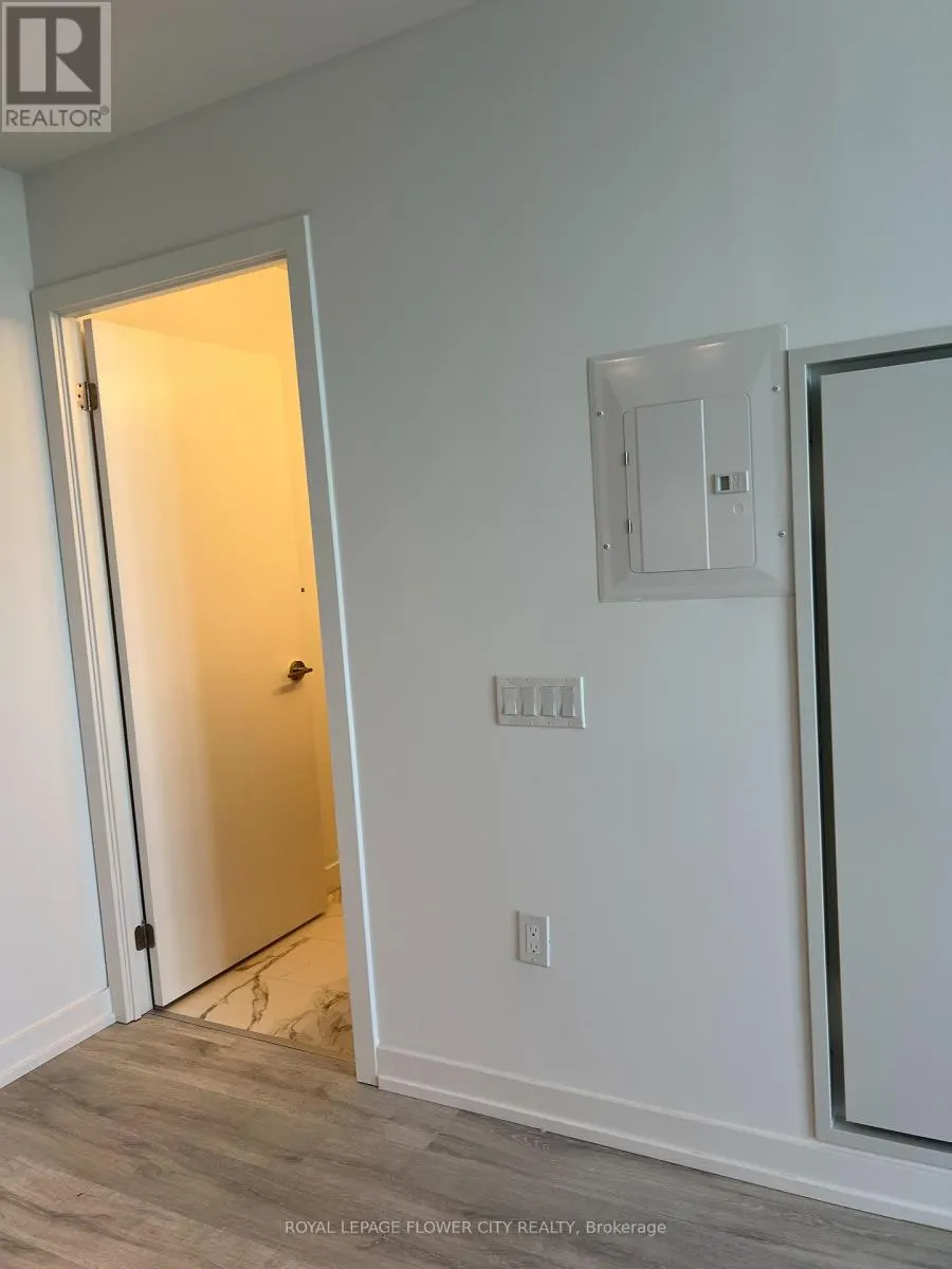 1112 - 7 GOLDEN LION HEIGHTS