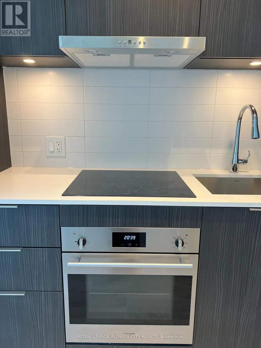 1112 - 7 GOLDEN LION HEIGHTS