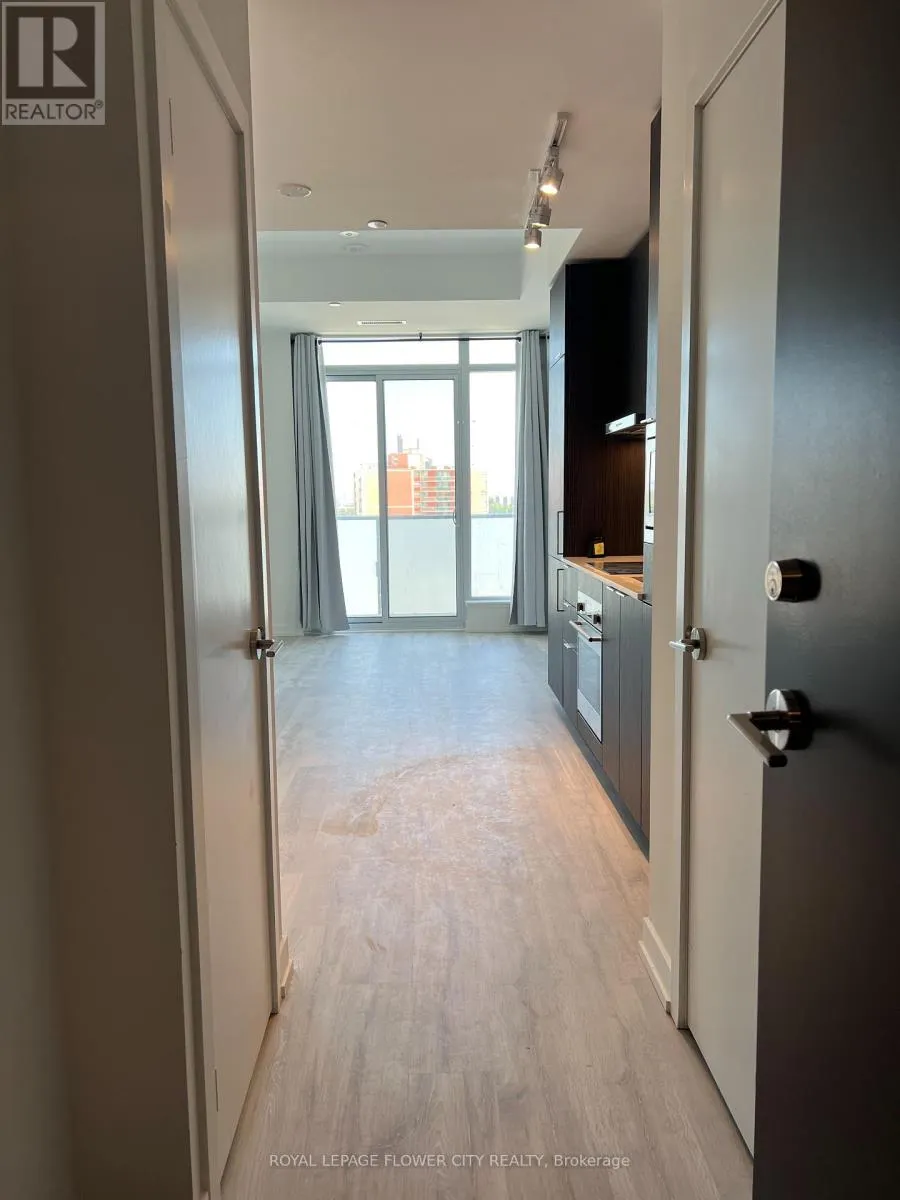 1112 - 7 GOLDEN LION HEIGHTS