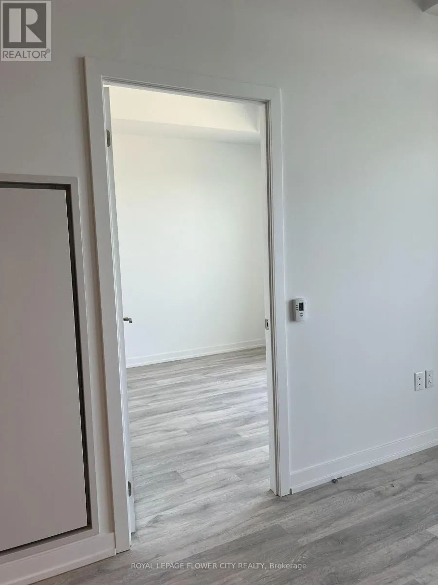 1112 - 7 GOLDEN LION HEIGHTS