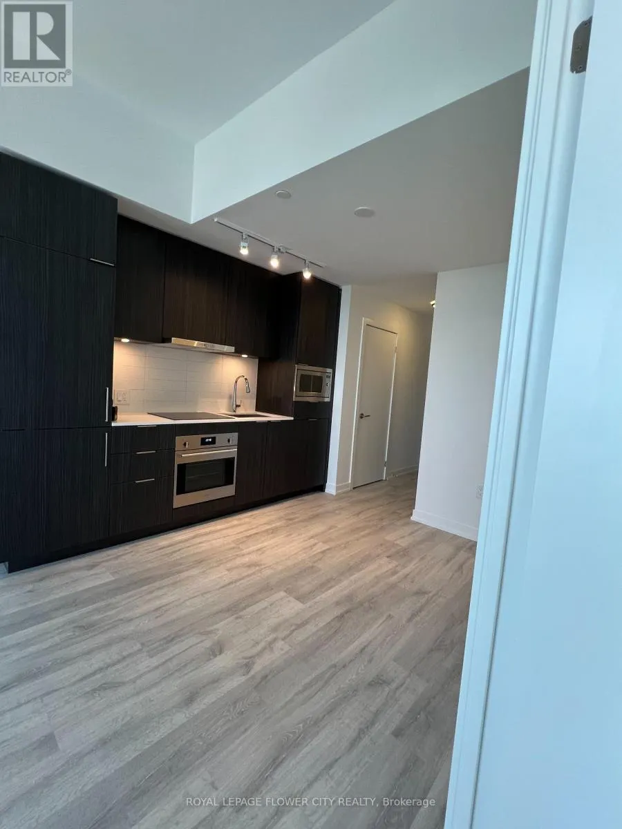 1112 - 7 GOLDEN LION HEIGHTS