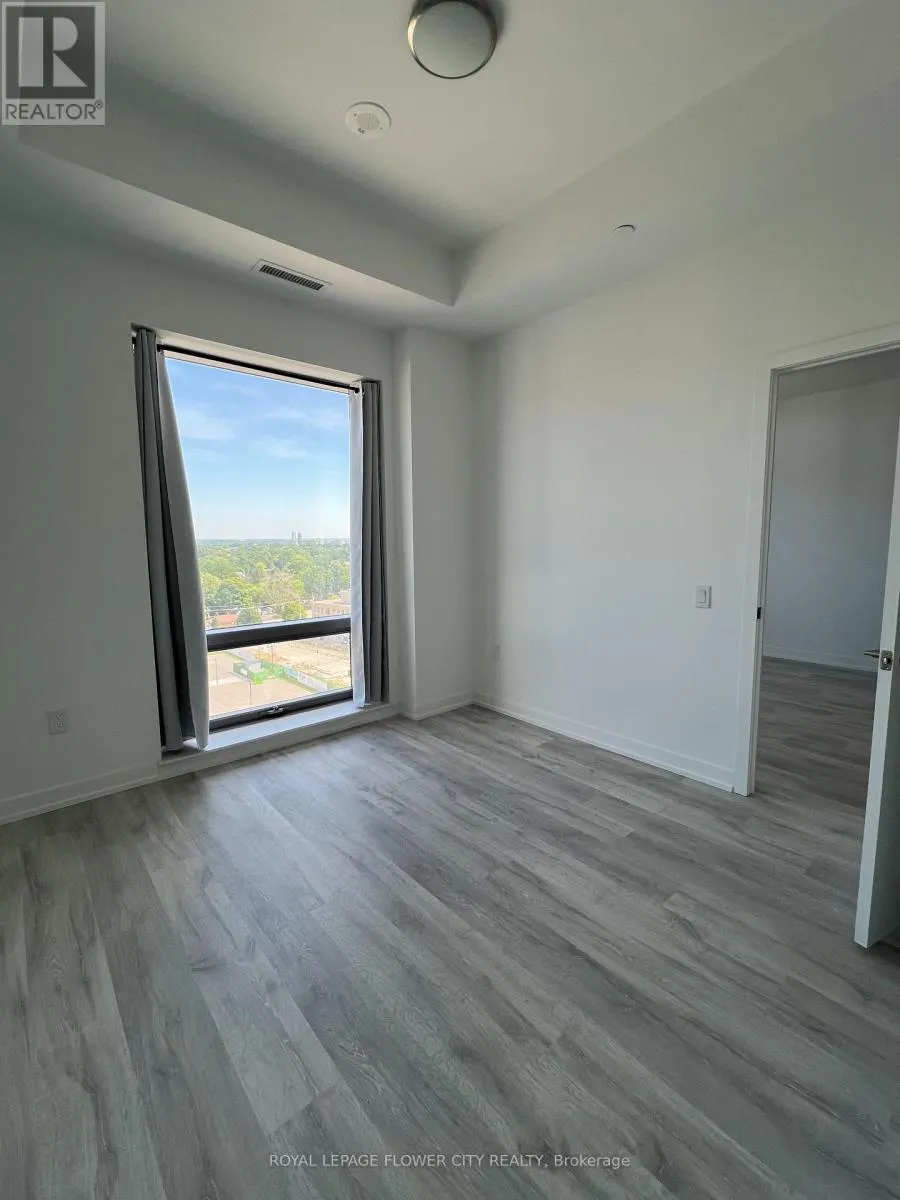 1112 - 7 GOLDEN LION HEIGHTS