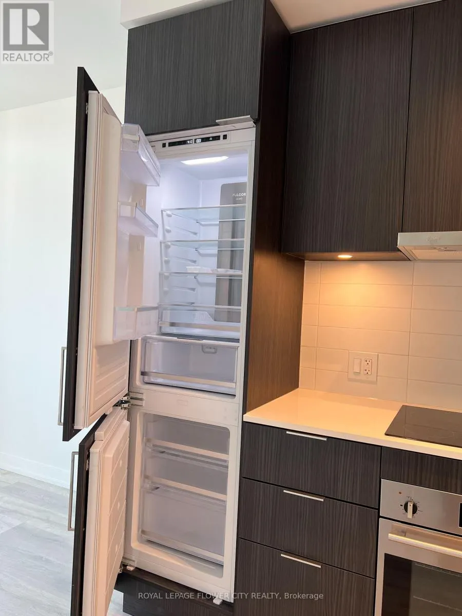 1112 - 7 GOLDEN LION HEIGHTS