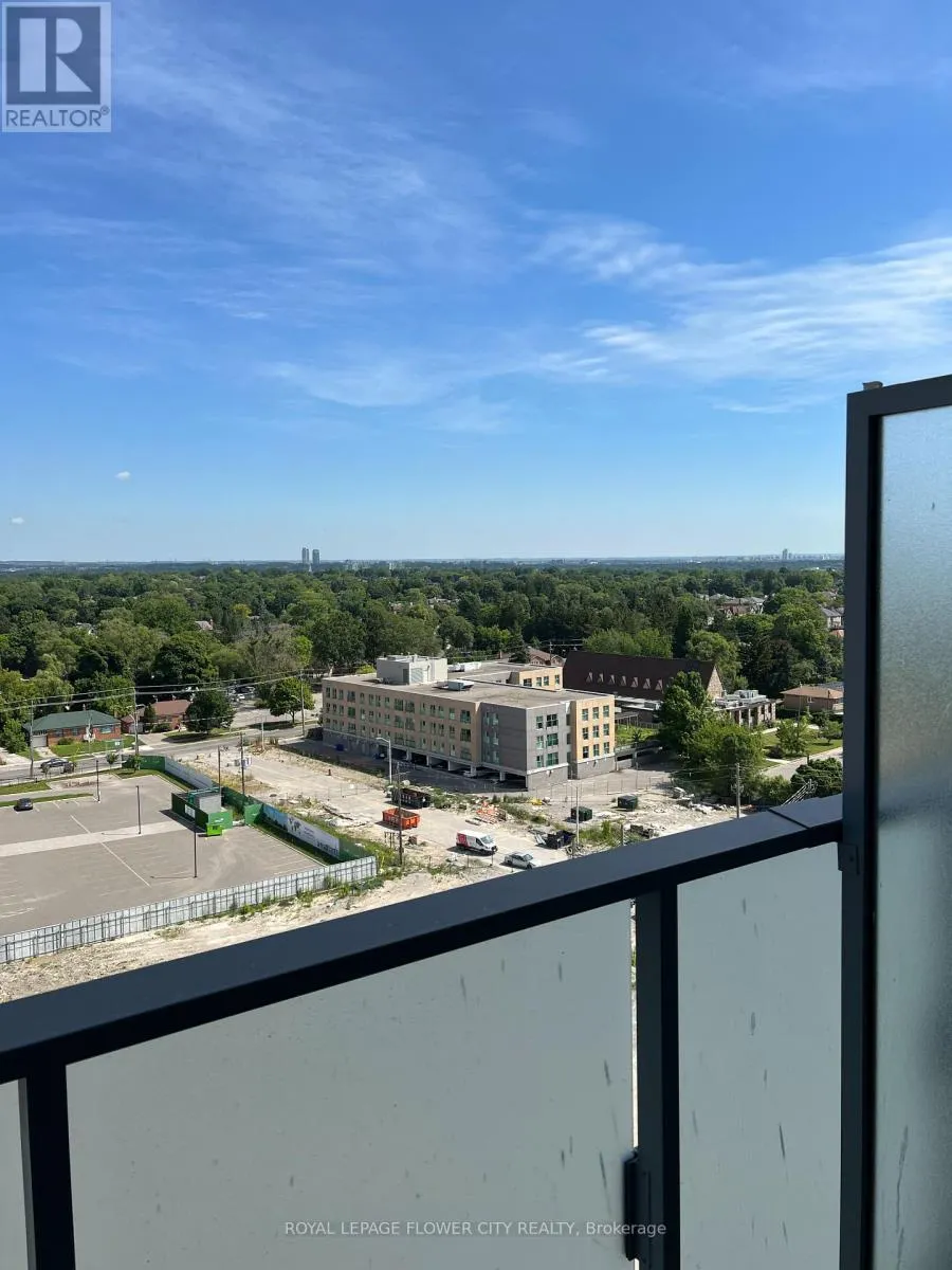 1112 - 7 GOLDEN LION HEIGHTS