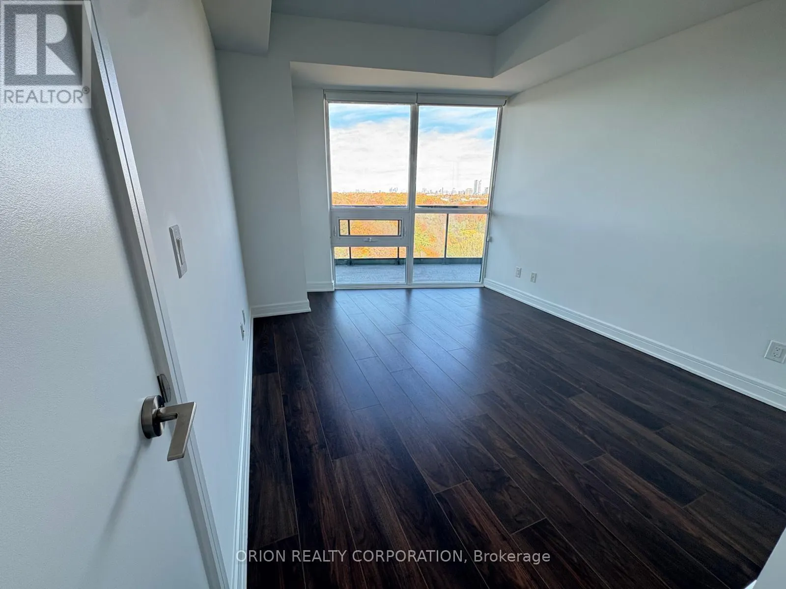 1105 - 35 BRIAN PECK CRESCENT