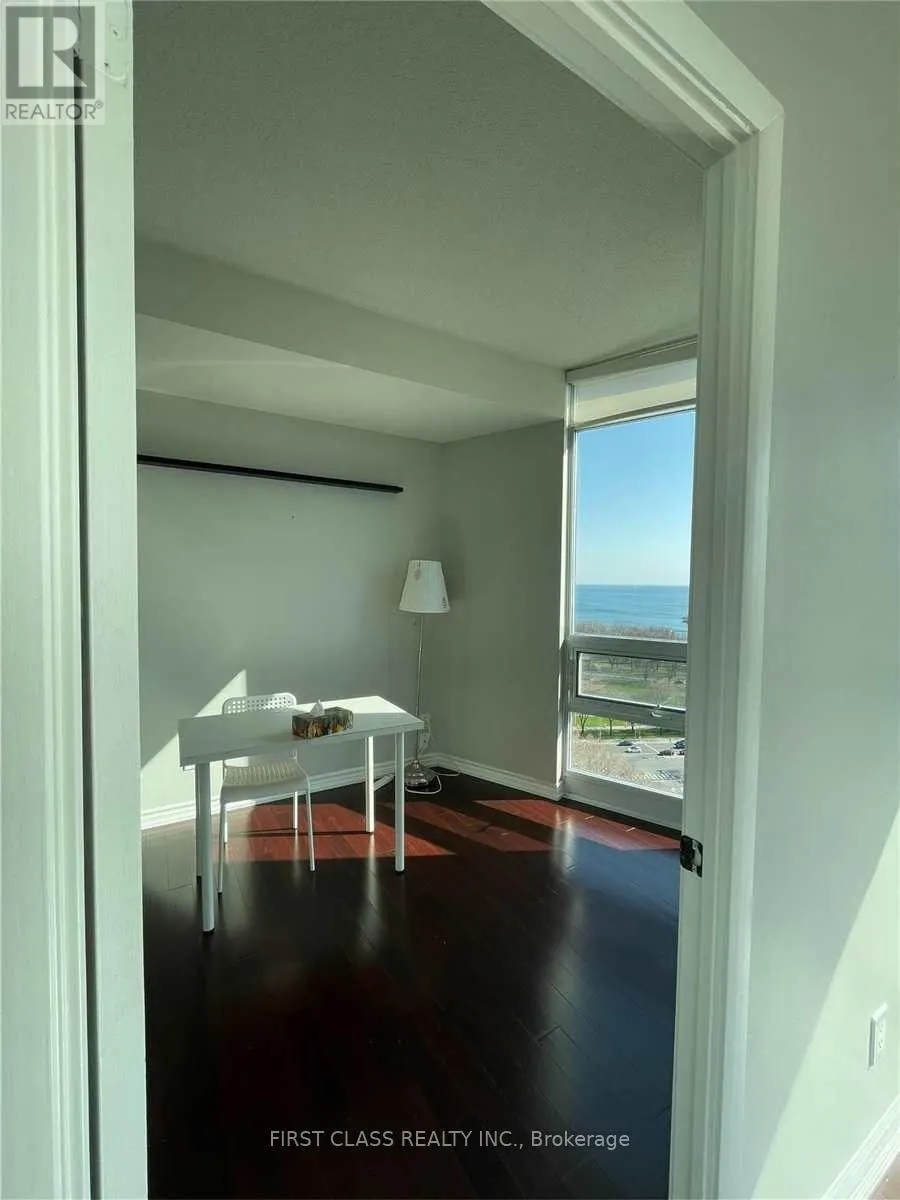 2004 - 231 FORT YORK BOULEVARD