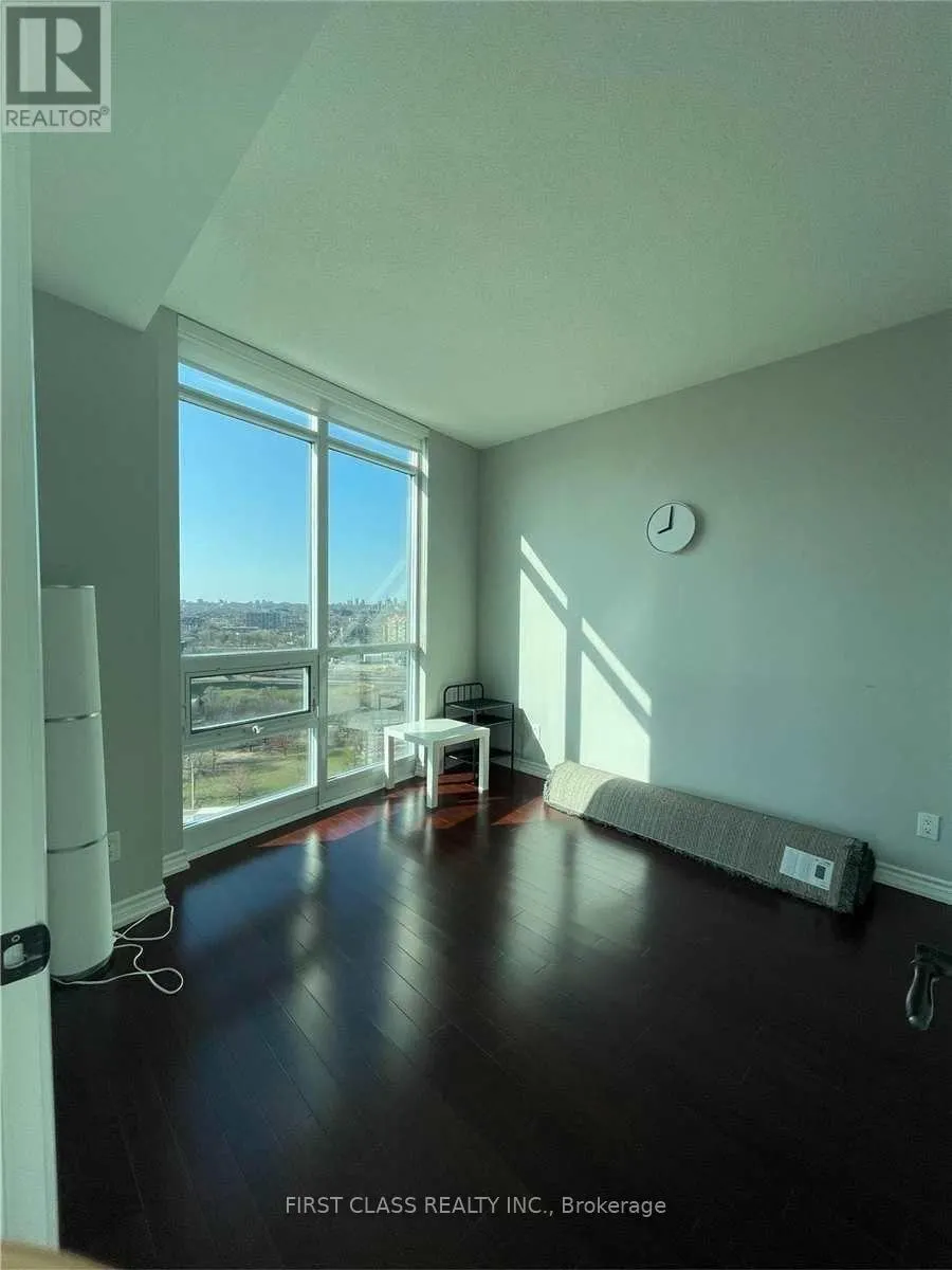 2004 - 231 FORT YORK BOULEVARD