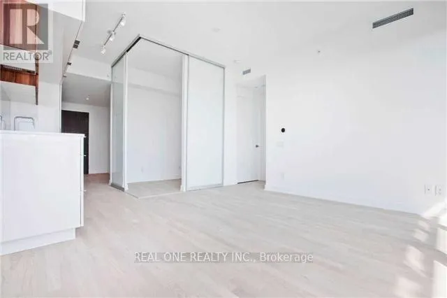 2006 - 185 ROEHAMPTON AVENUE