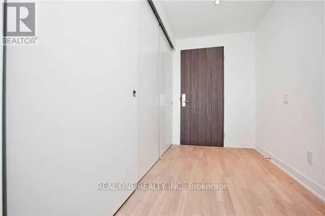 2006 - 185 ROEHAMPTON AVENUE