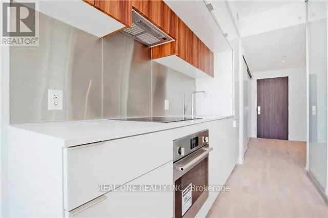 2006 - 185 ROEHAMPTON AVENUE