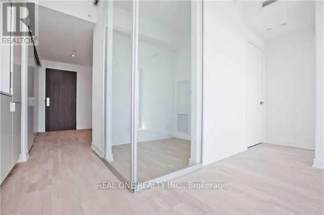 2006 - 185 ROEHAMPTON AVENUE
