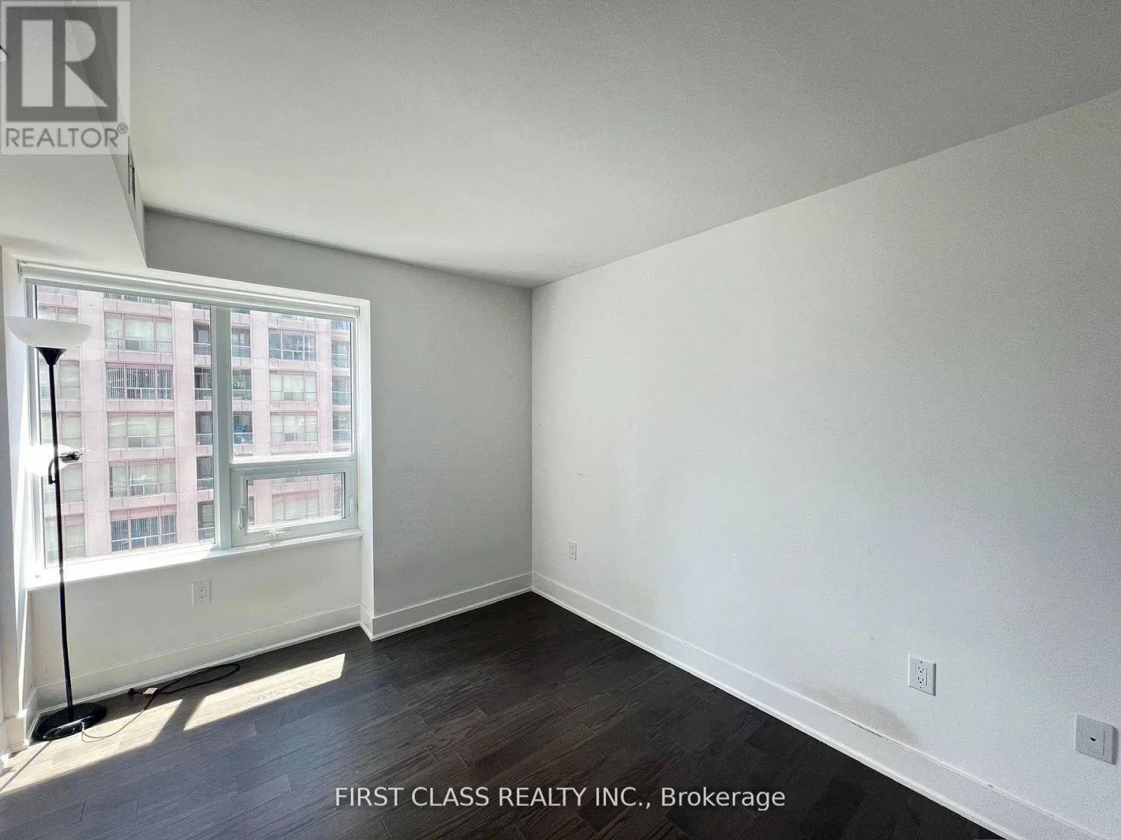 1605 - 955 BAY STREET