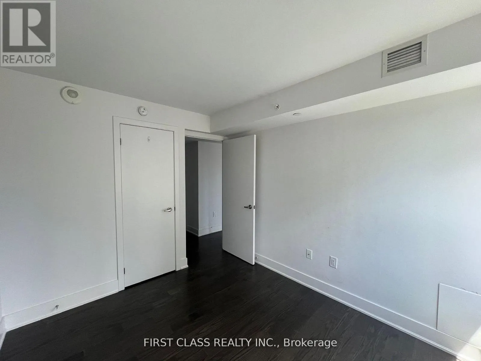 1605 - 955 BAY STREET