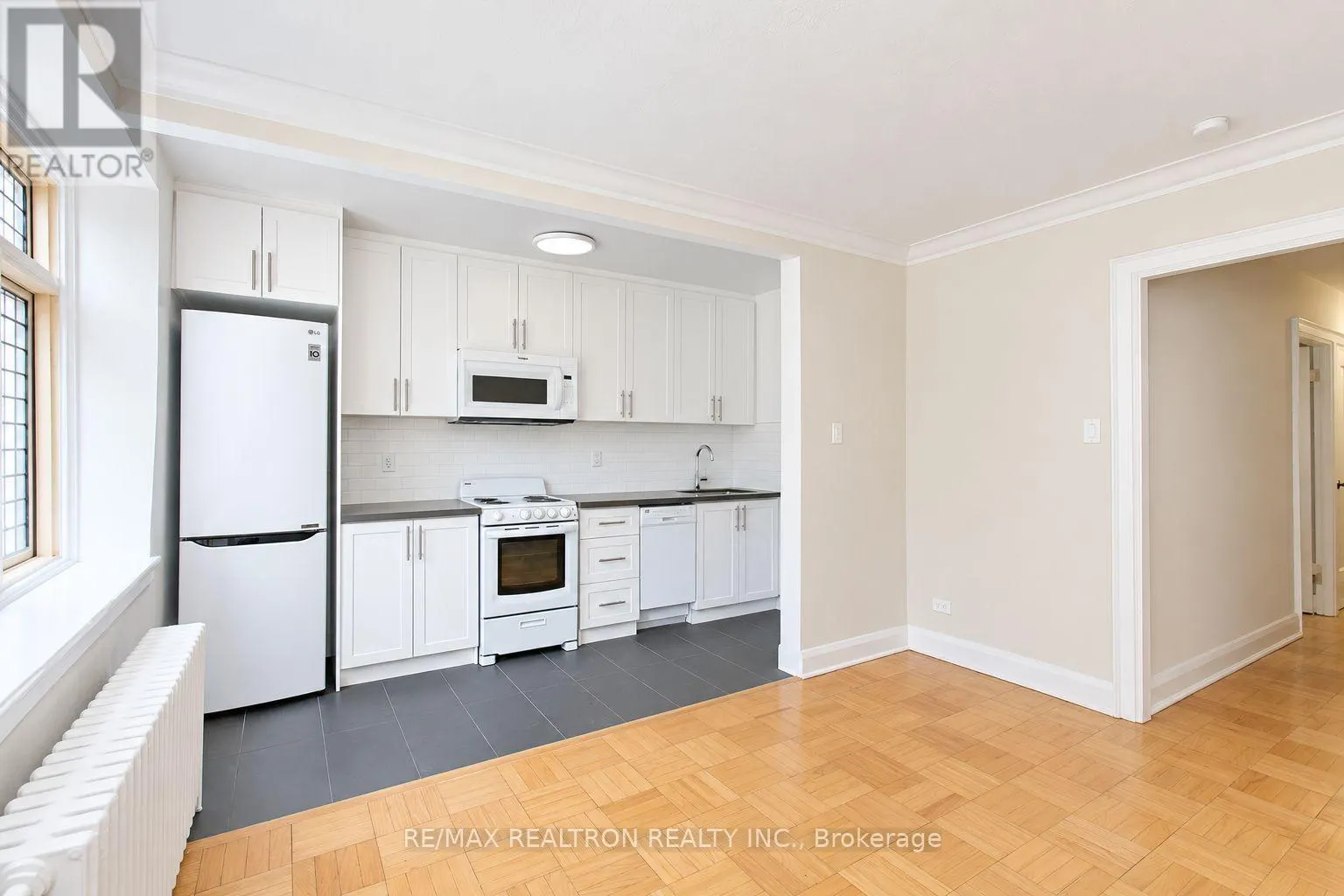 207 - 394 AVENUE ROAD
