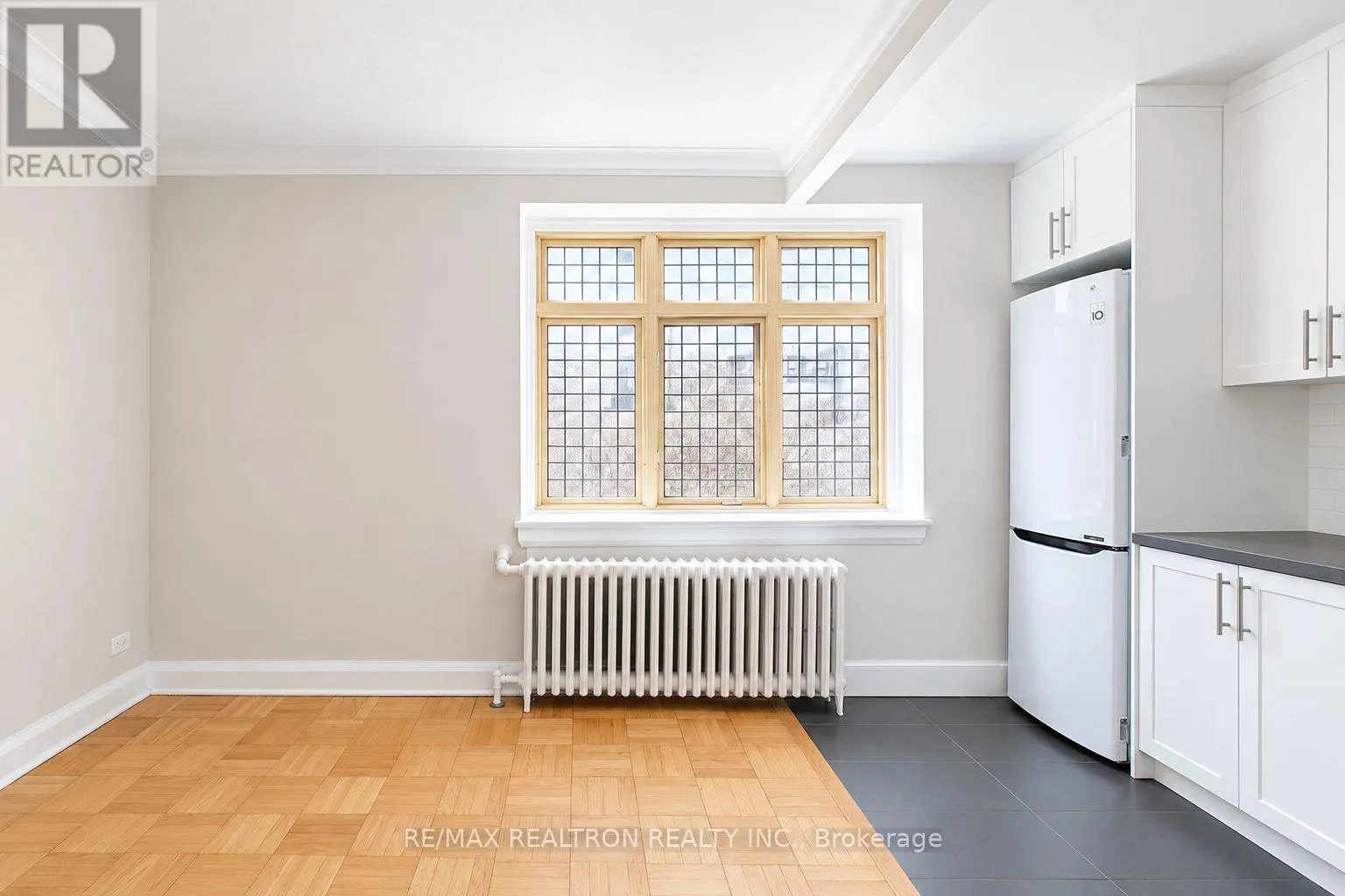 207 - 394 AVENUE ROAD