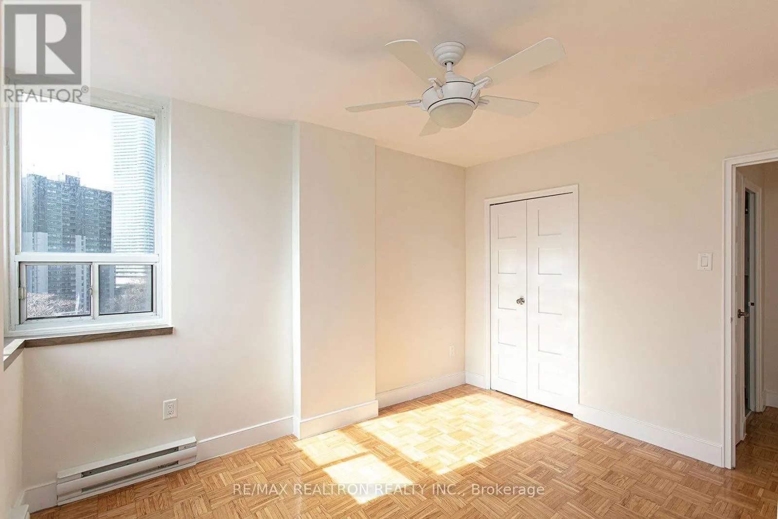 1206 - 55 ISABELLA STREET