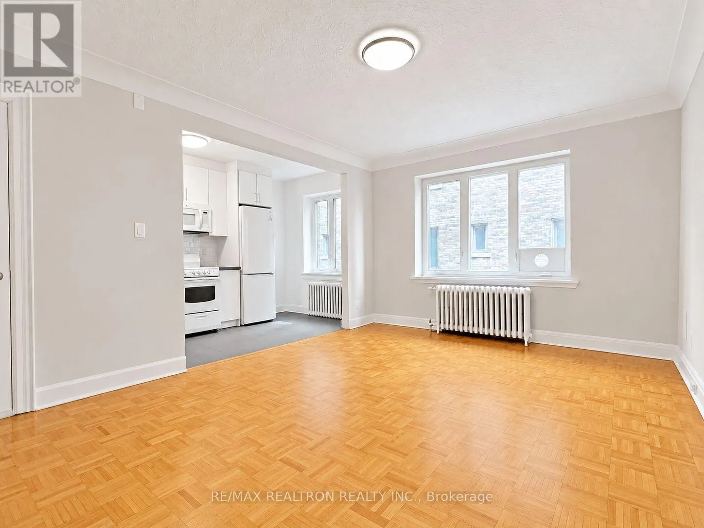 304 - 394 AVENUE ROAD