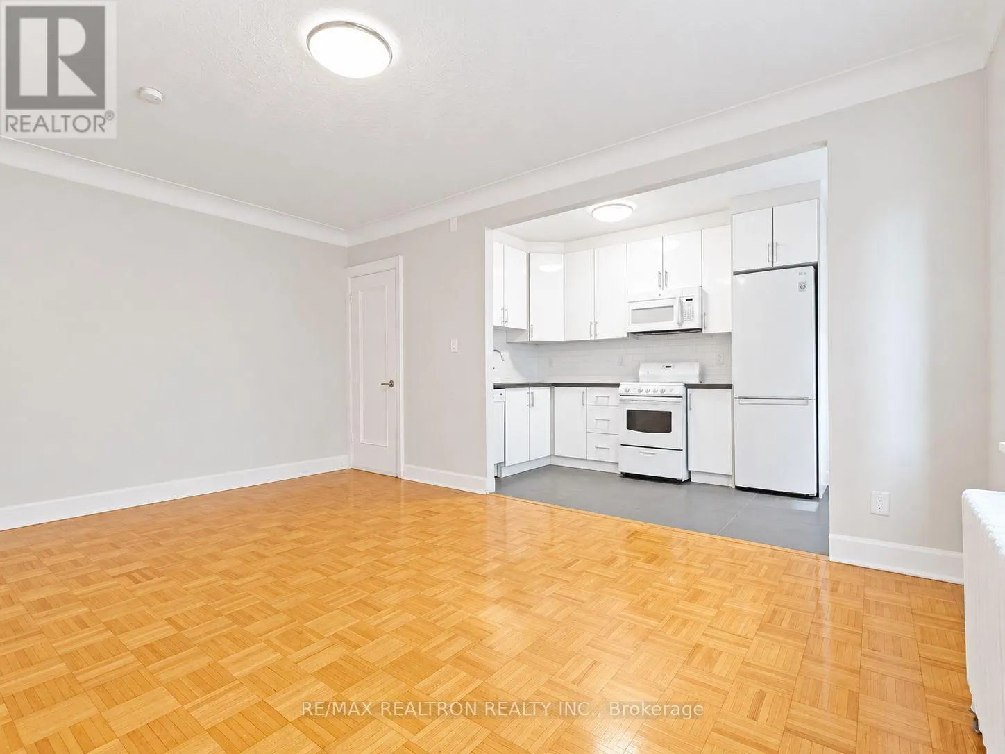 304 - 394 AVENUE ROAD
