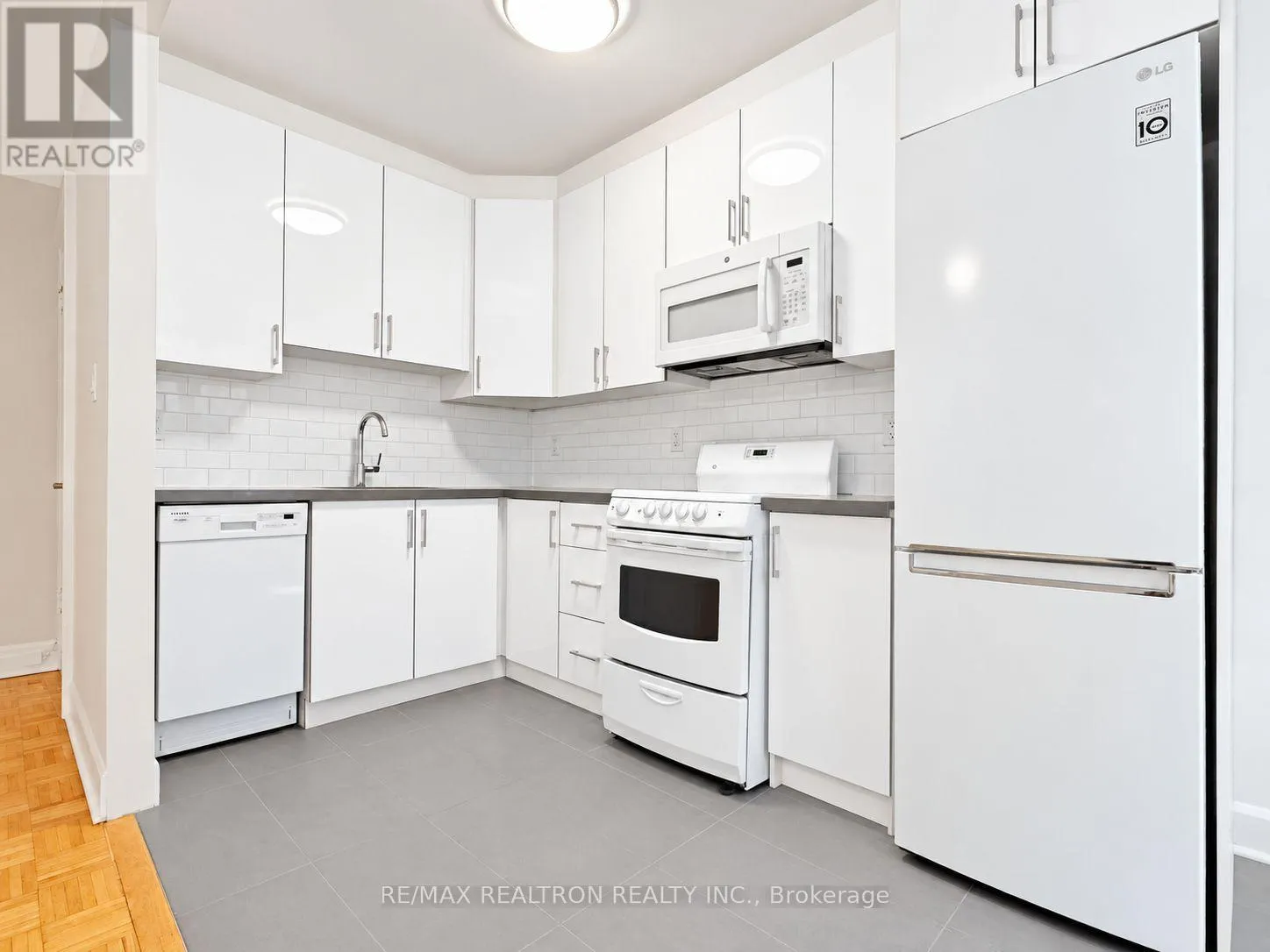 304 - 394 AVENUE ROAD