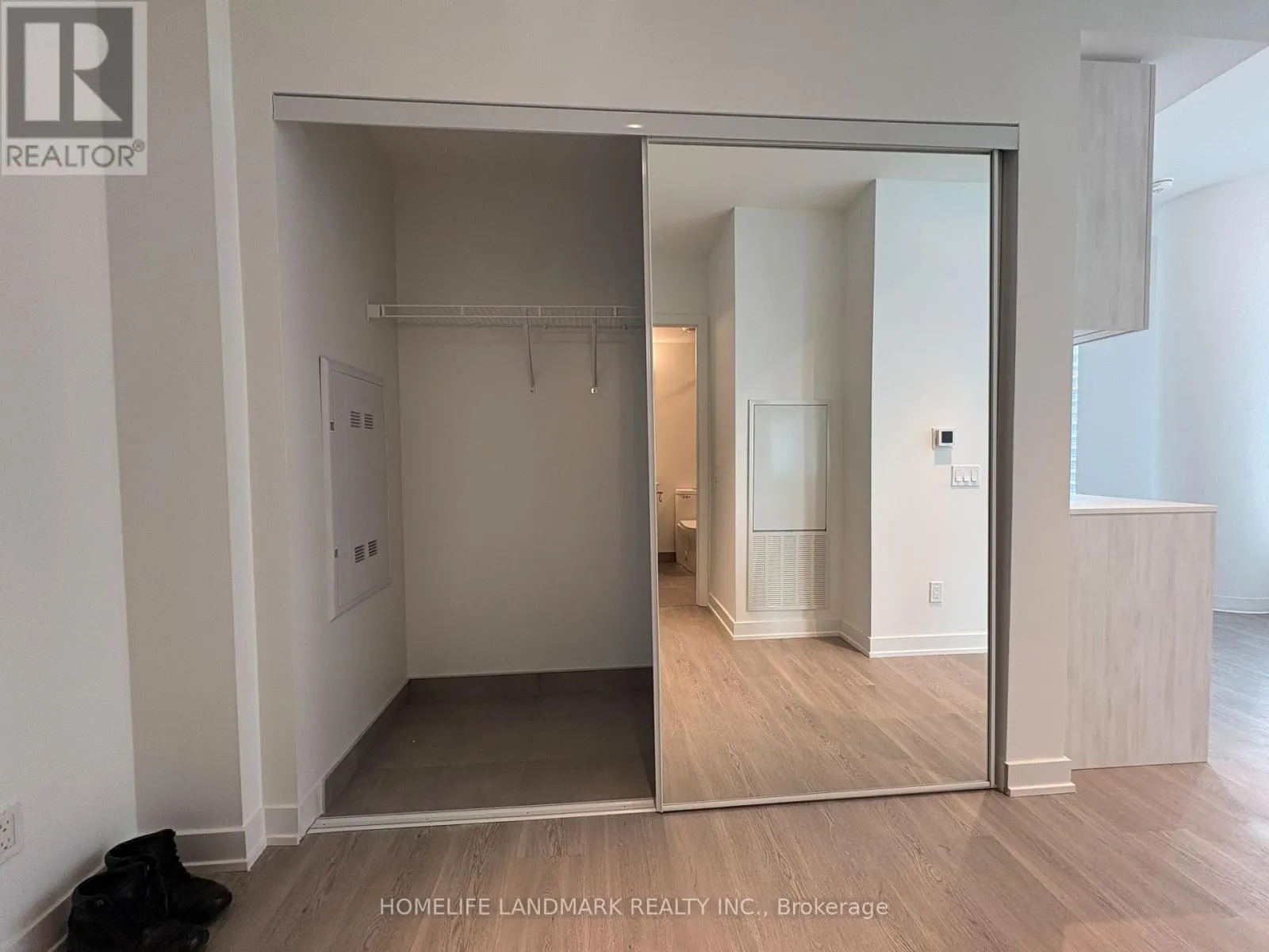 1616 - 8 WELLESLEY STREET W