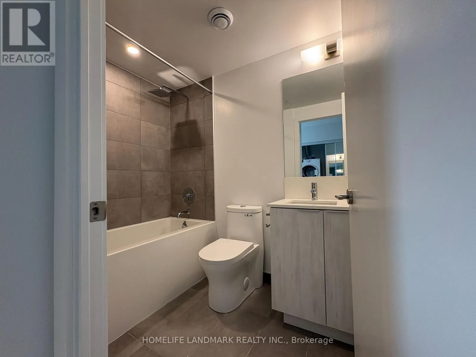 1616 - 8 WELLESLEY STREET W
