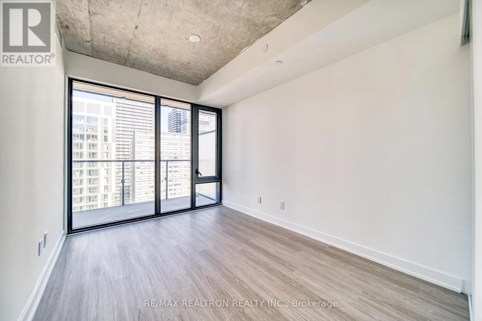 2804 - 47 MUTUAL STREET