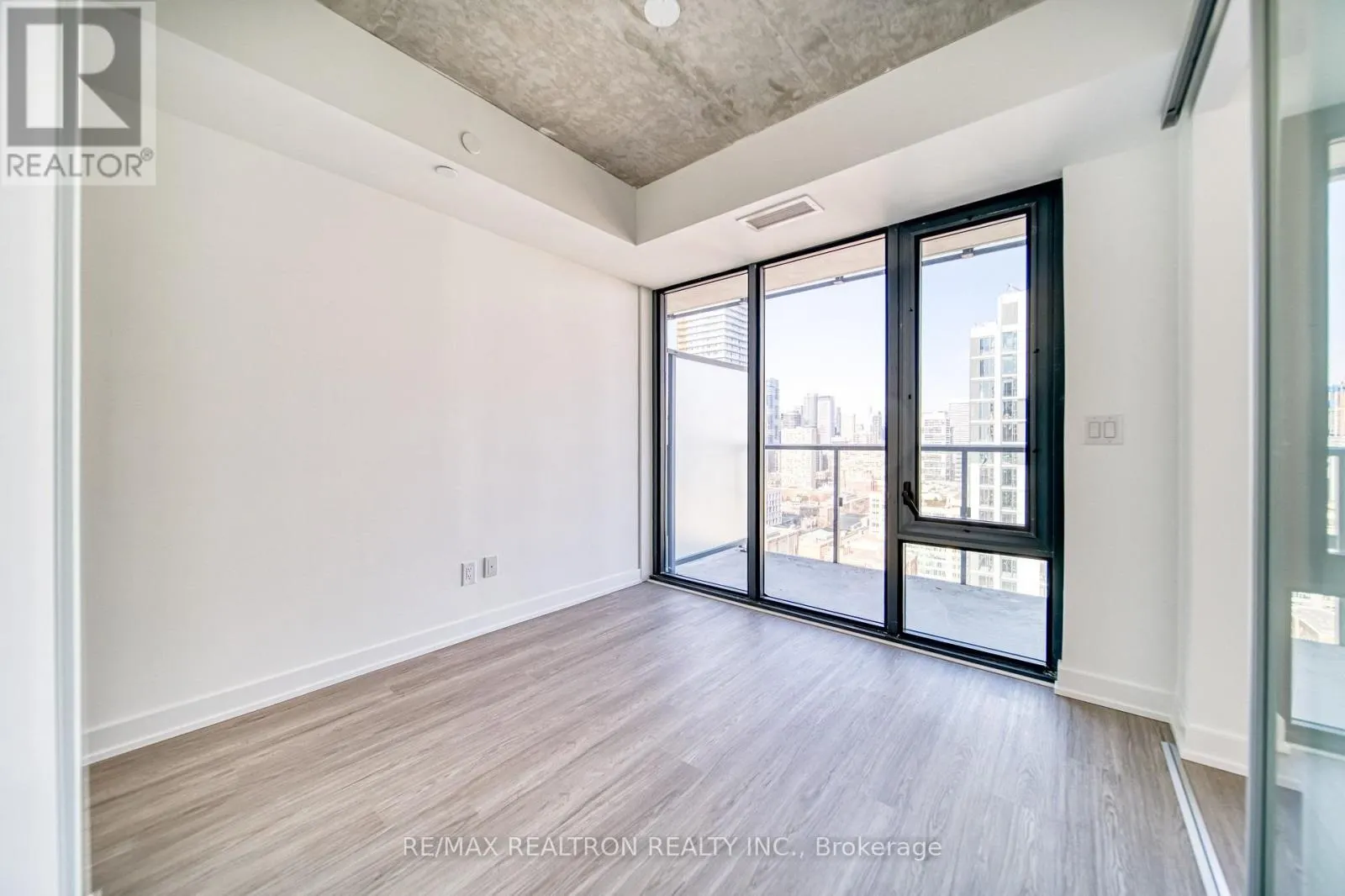 2804 - 47 MUTUAL STREET