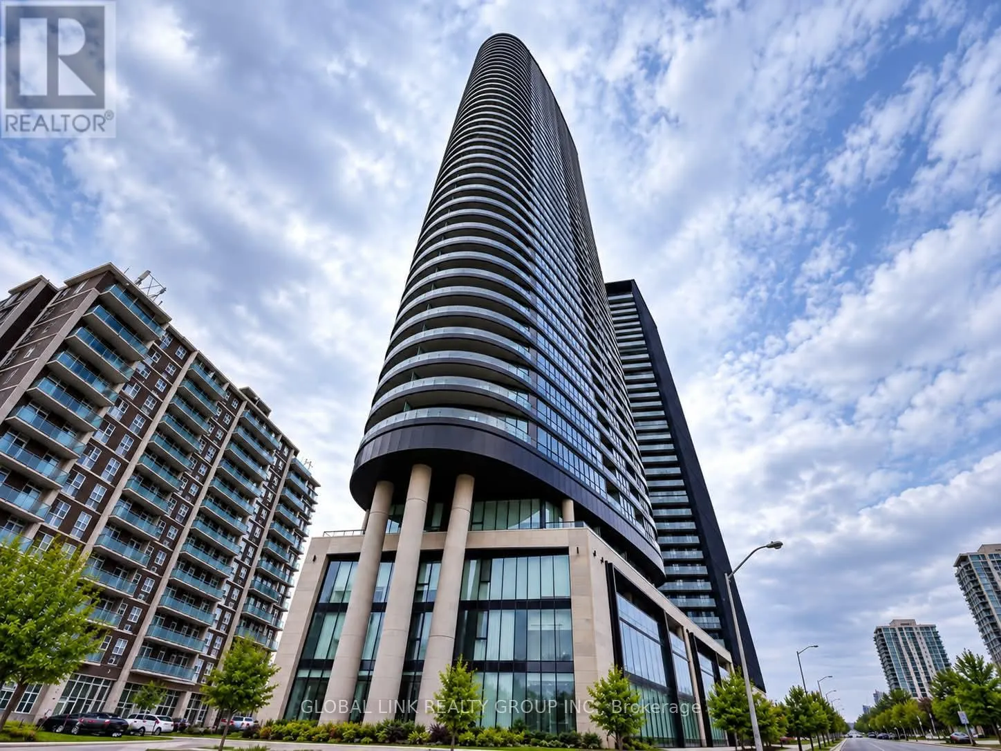 2115 - 585 BLOOR STREET E