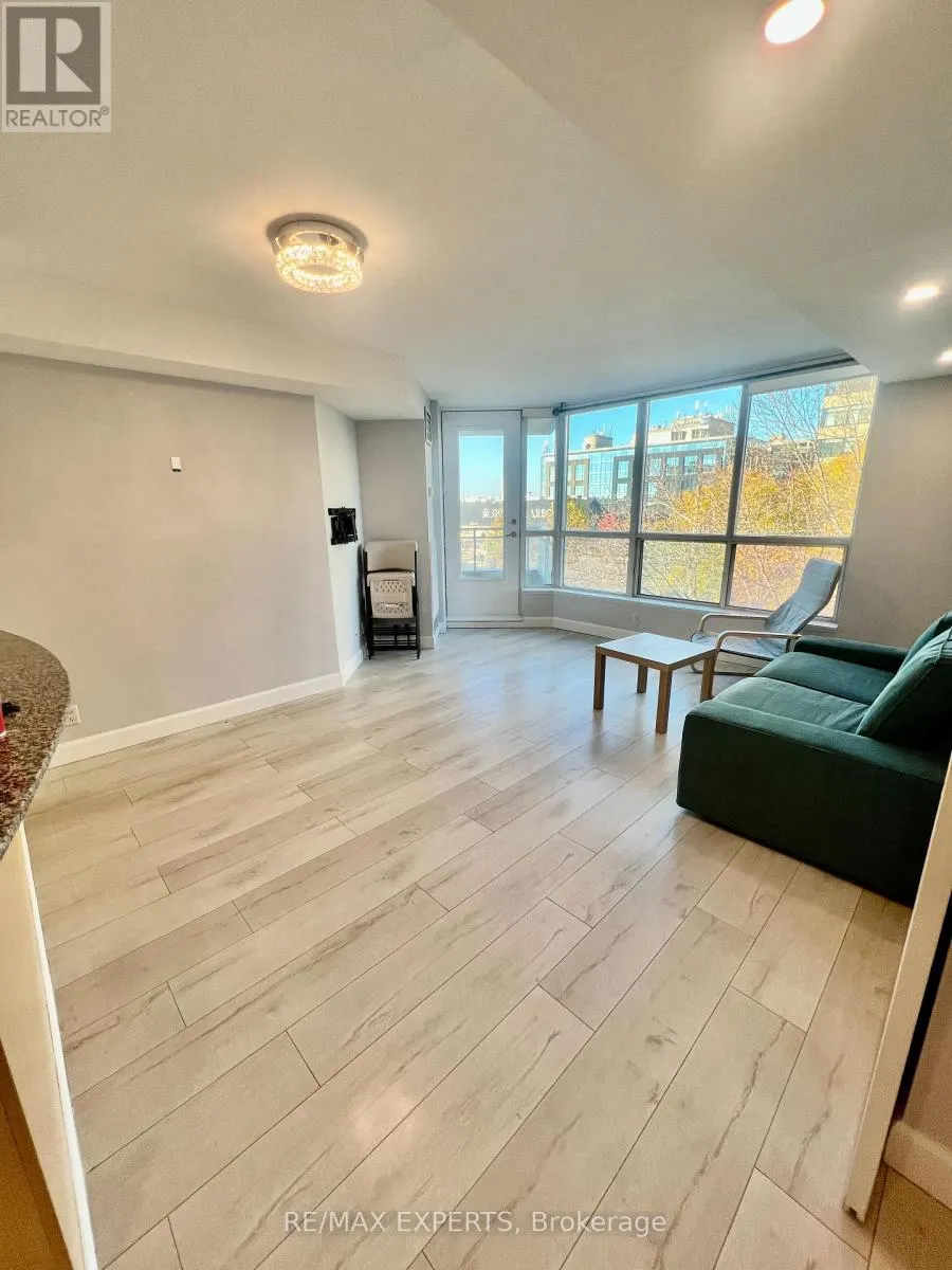 327 - 230 QUEENS QUAY W