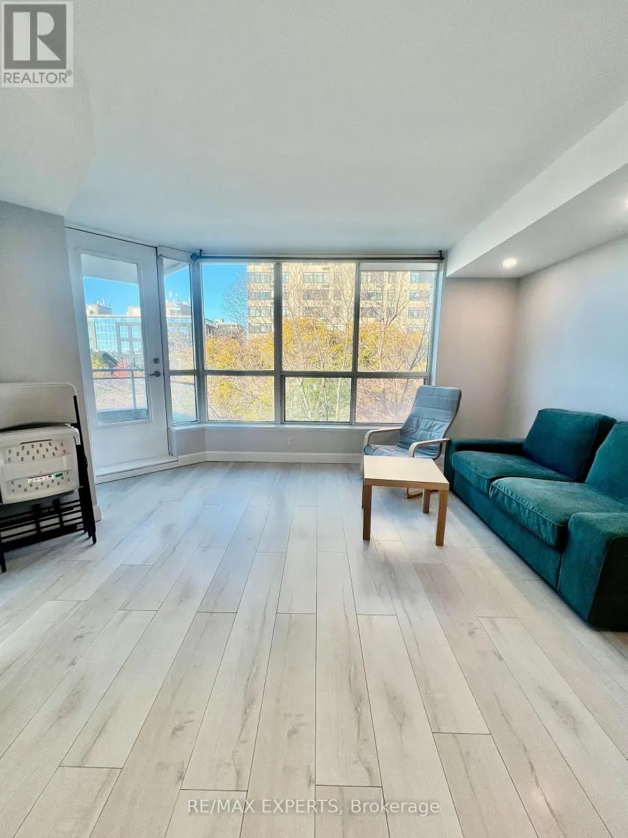 327 - 230 QUEENS QUAY W