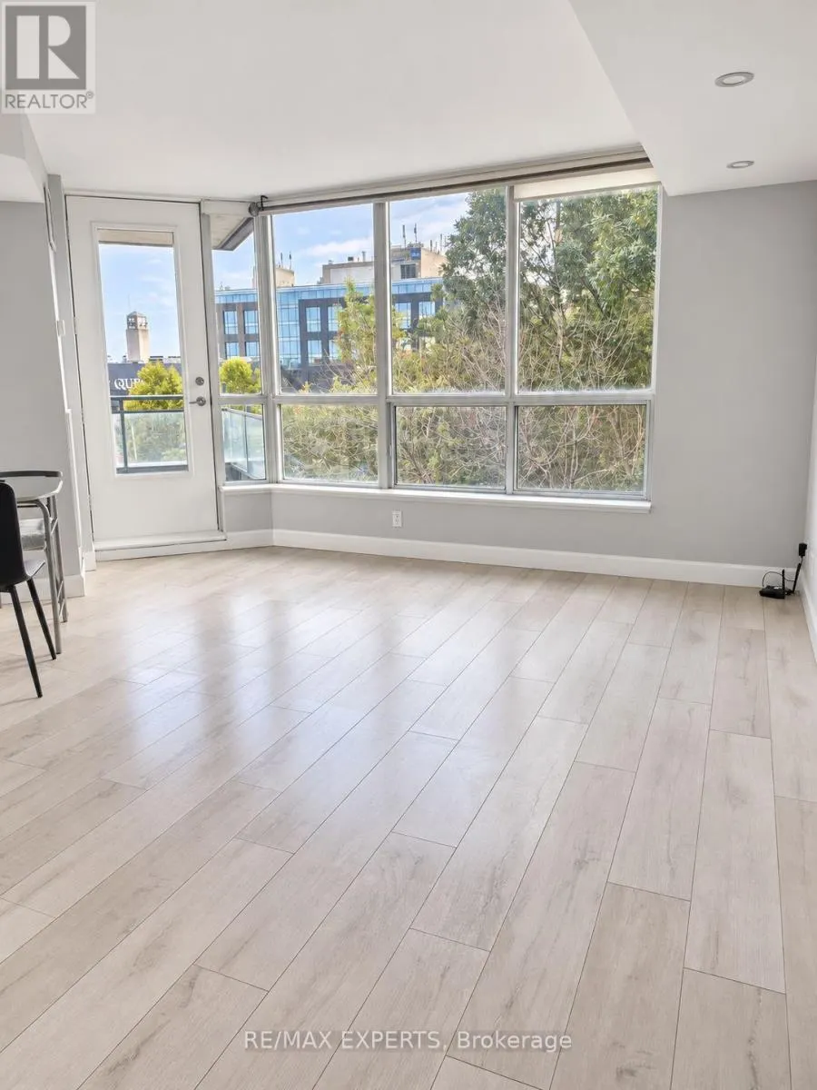 327 - 230 QUEENS QUAY W