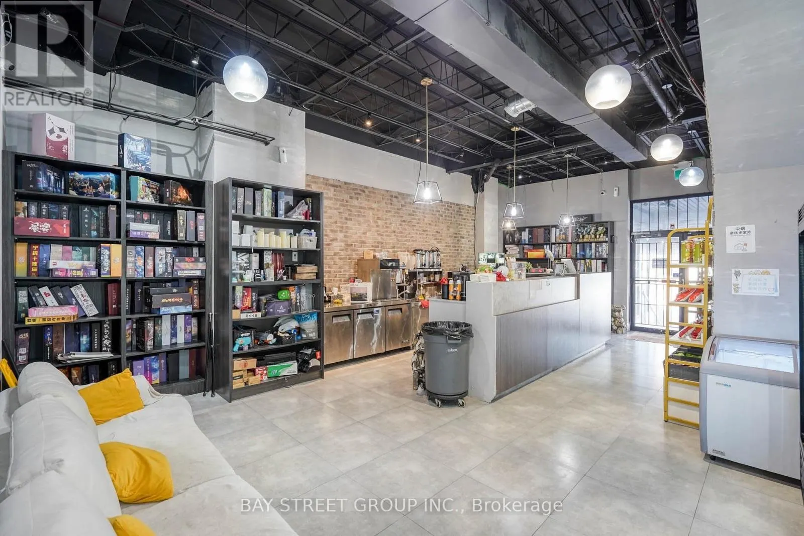 FIRST FLOOR - 405 DUNDAS STREET W