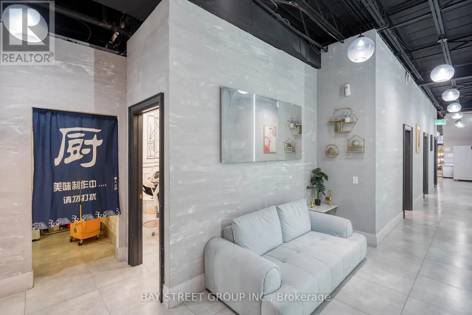 FIRST FLOOR - 405 DUNDAS STREET W