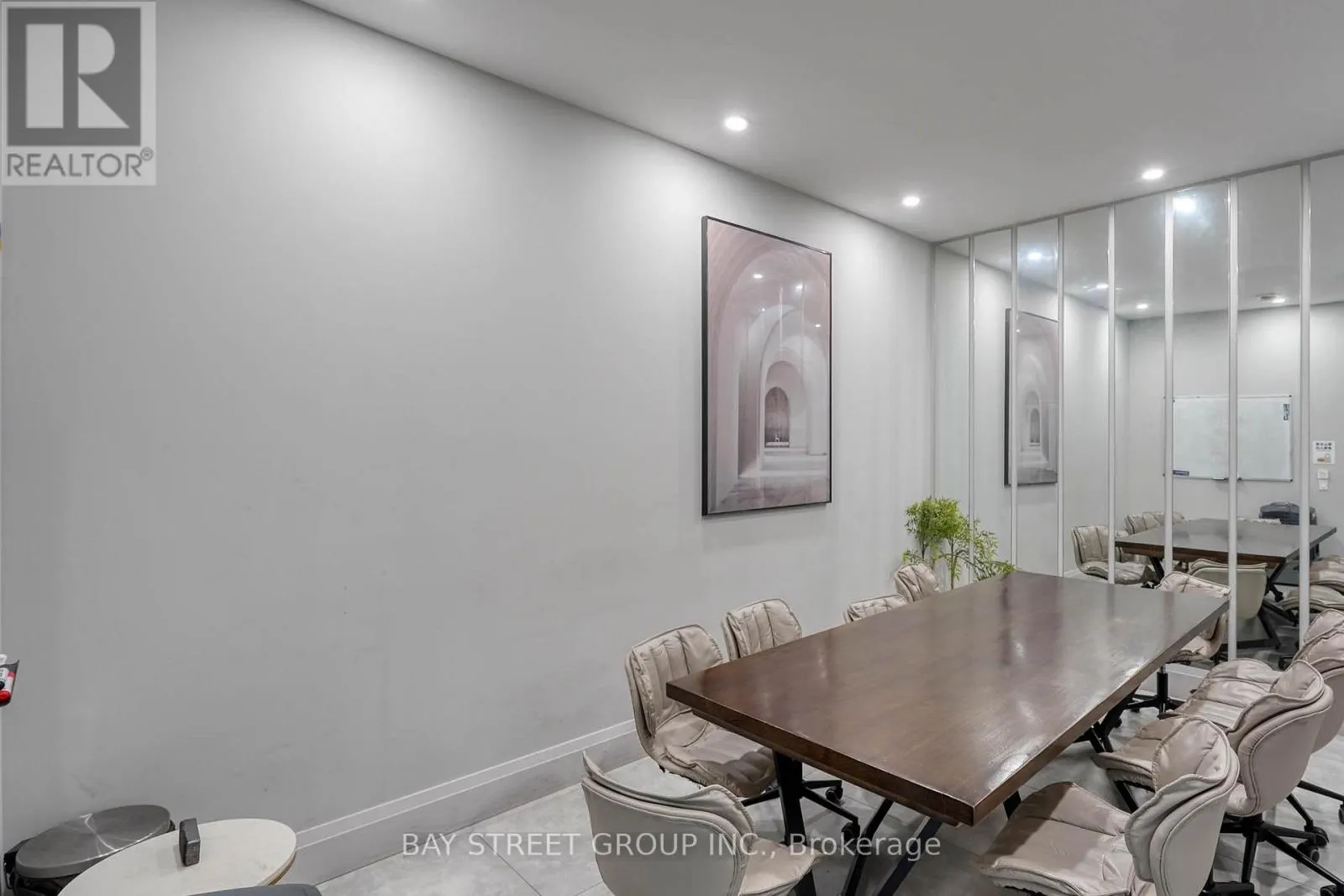 FIRST FLOOR - 405 DUNDAS STREET W
