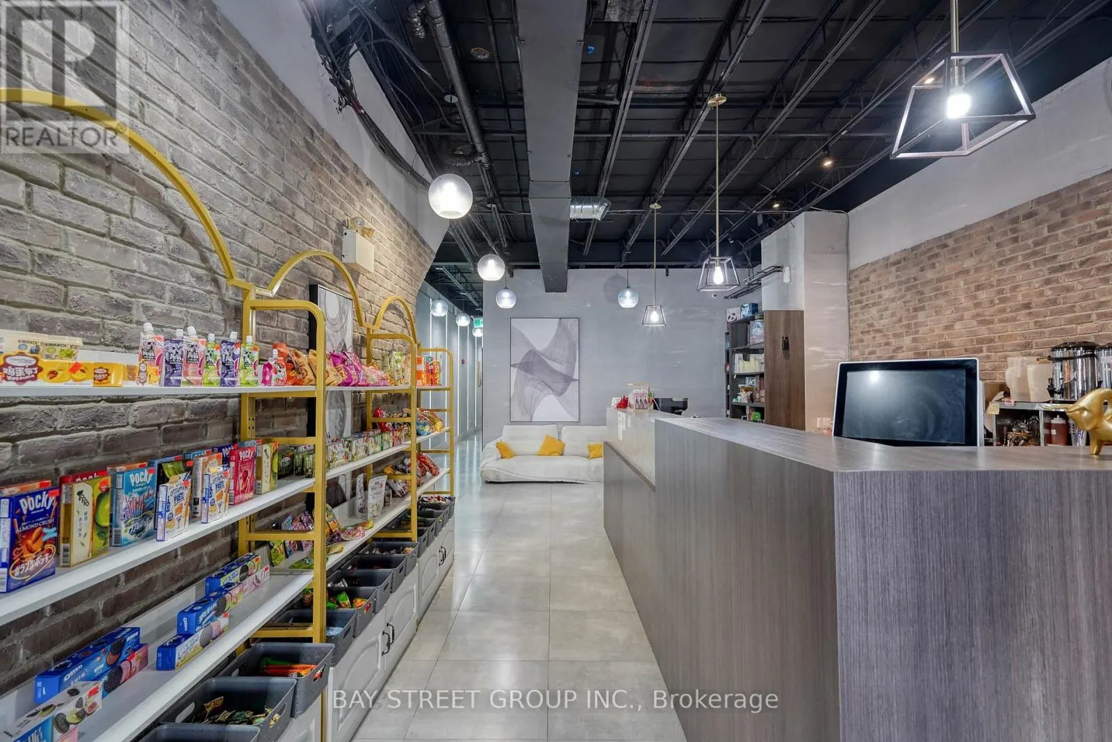 FIRST FLOOR - 405 DUNDAS STREET W