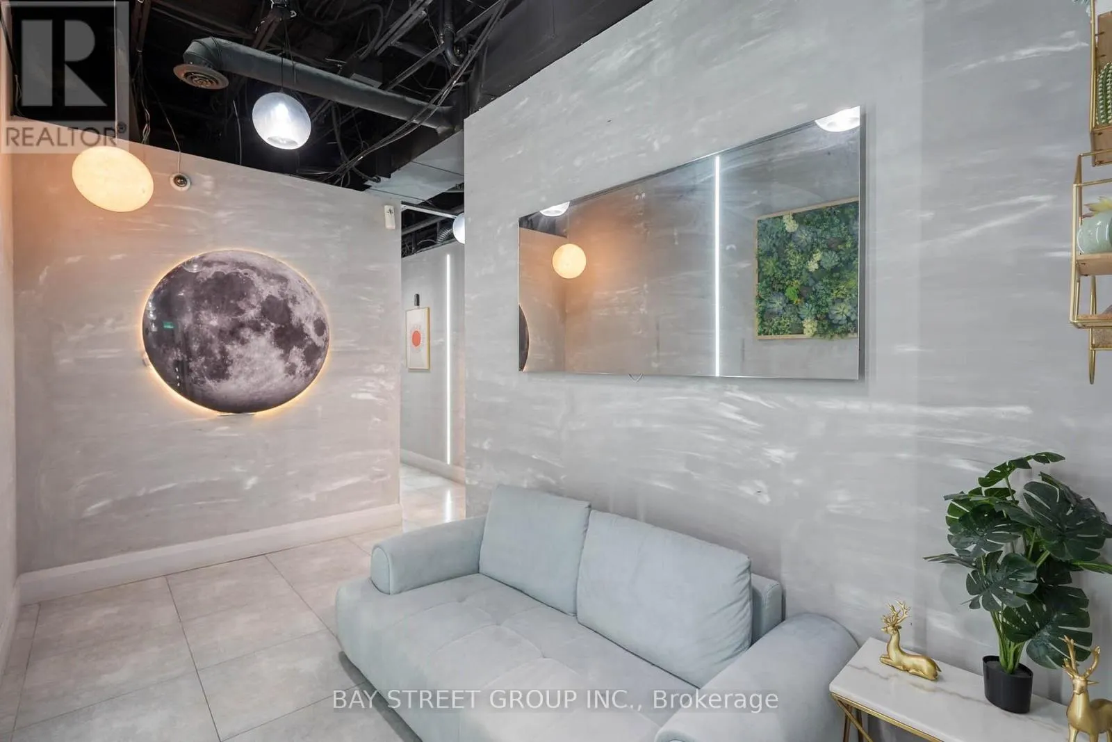 FIRST FLOOR - 405 DUNDAS STREET W