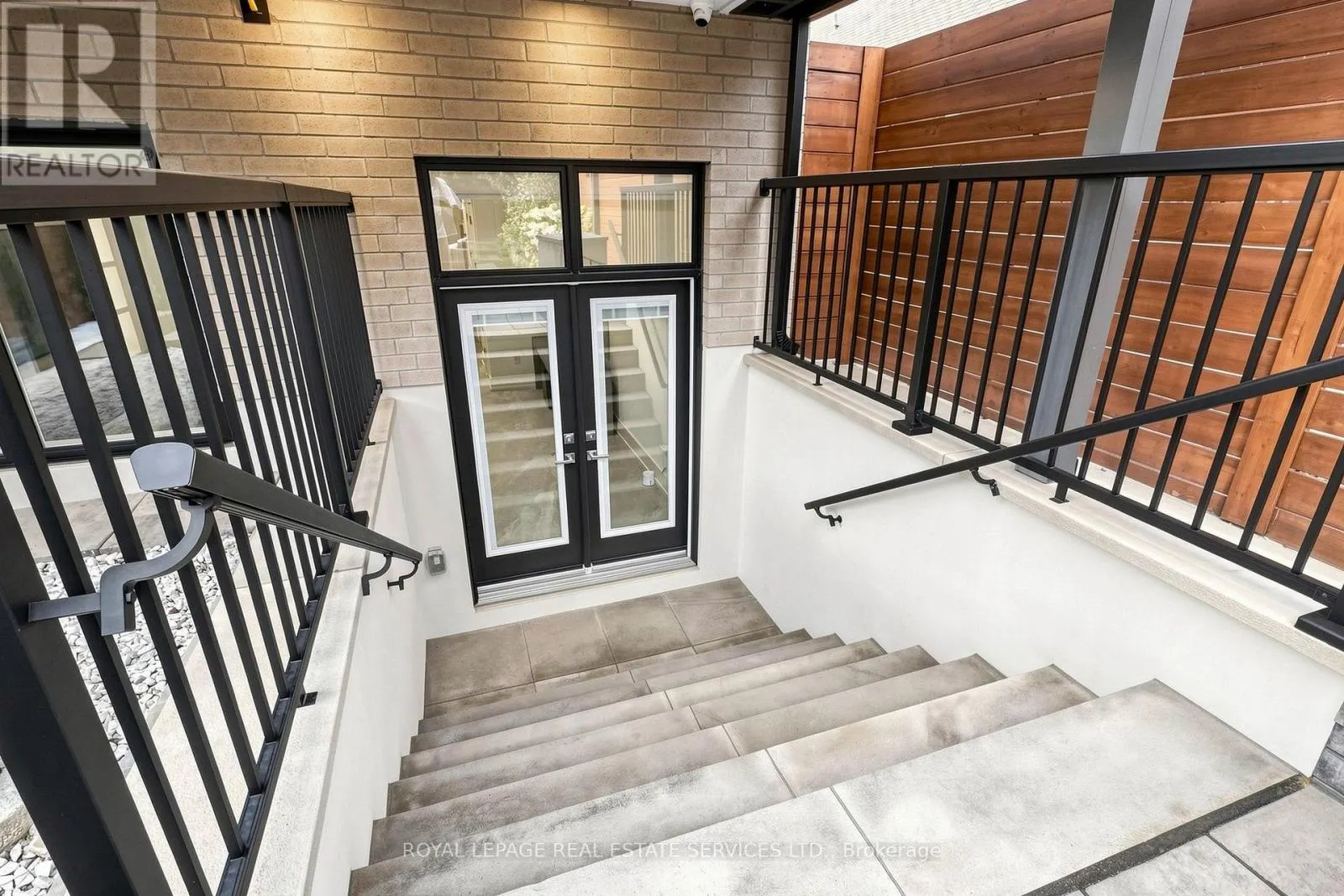 383 MELROSE AVENUE