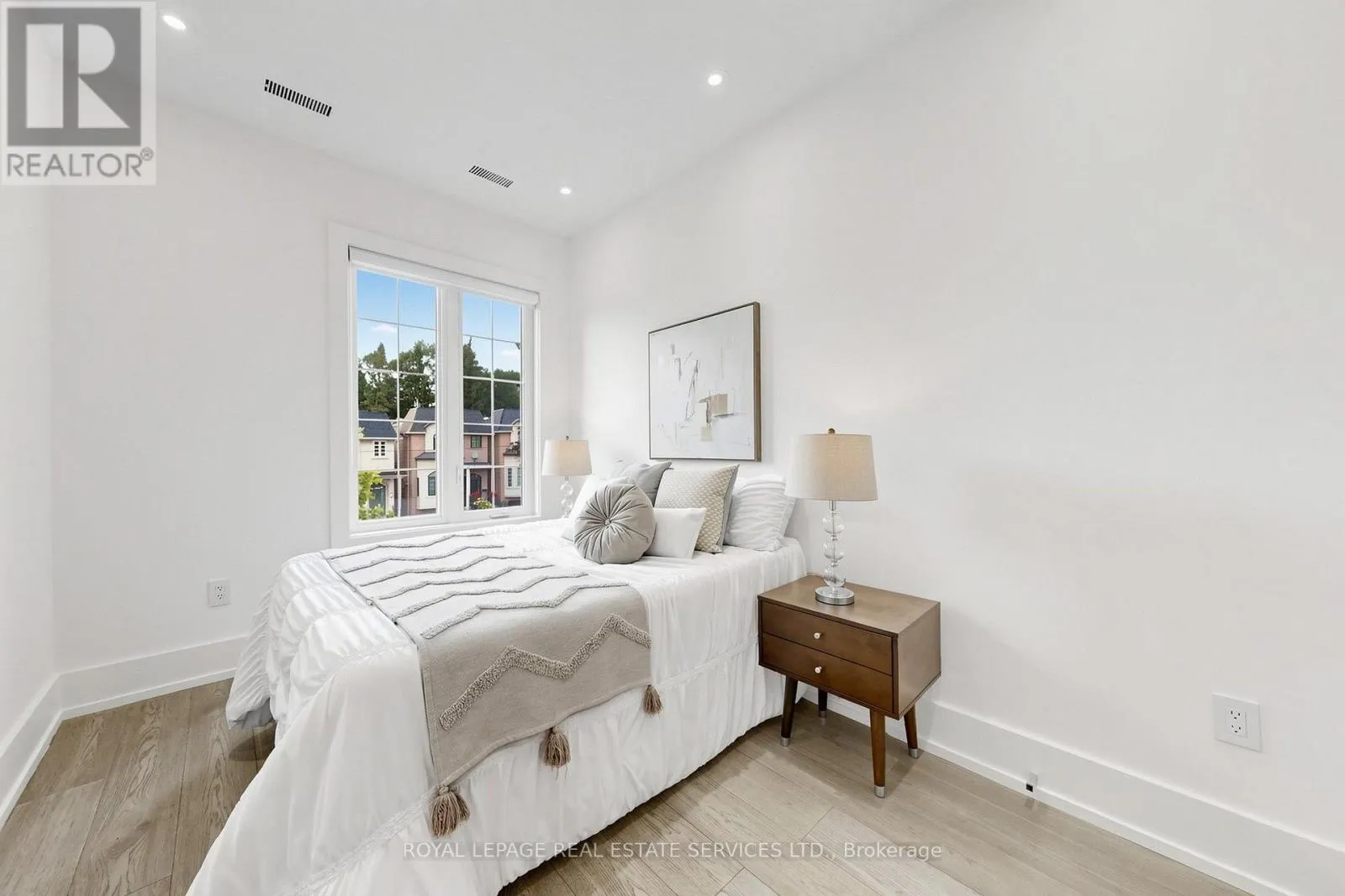 383 MELROSE AVENUE