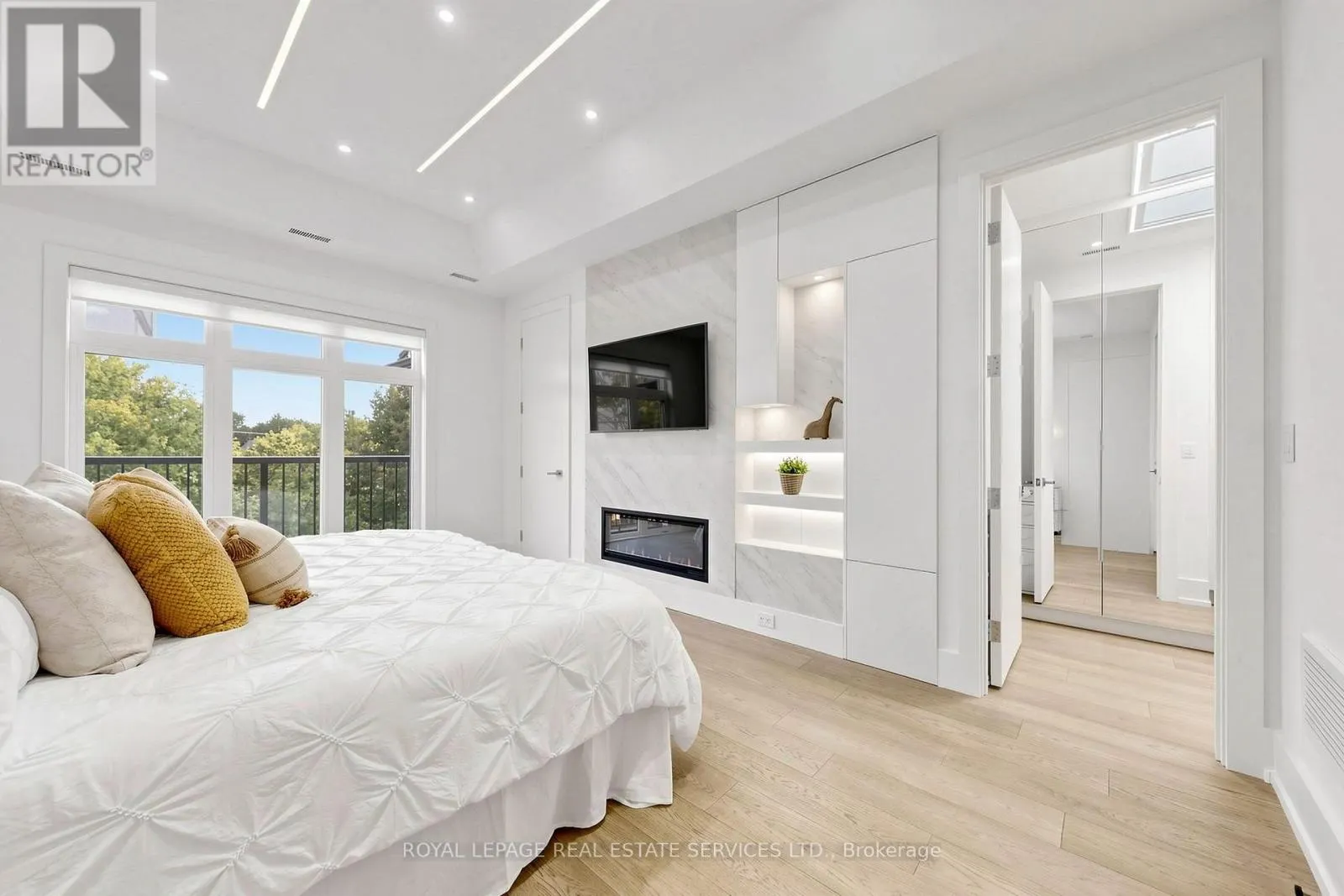 383 MELROSE AVENUE