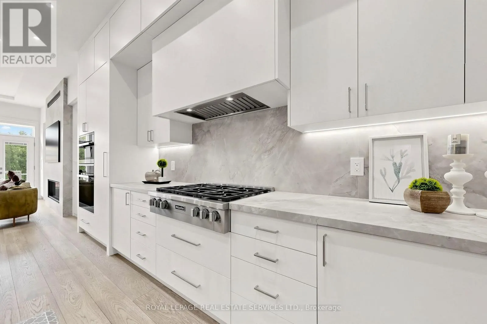 383 MELROSE AVENUE