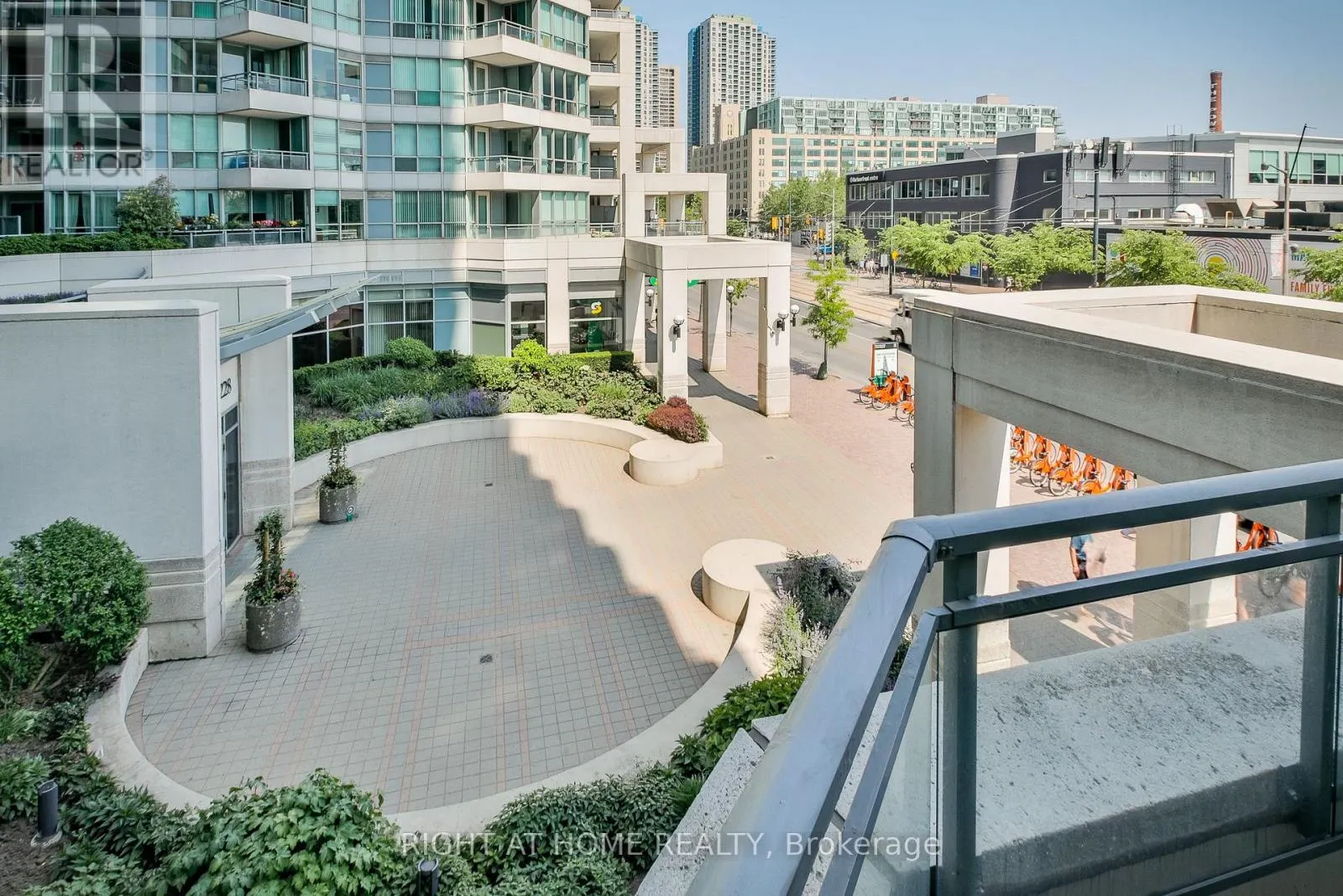 222 - 230 QUEENS QUAY W