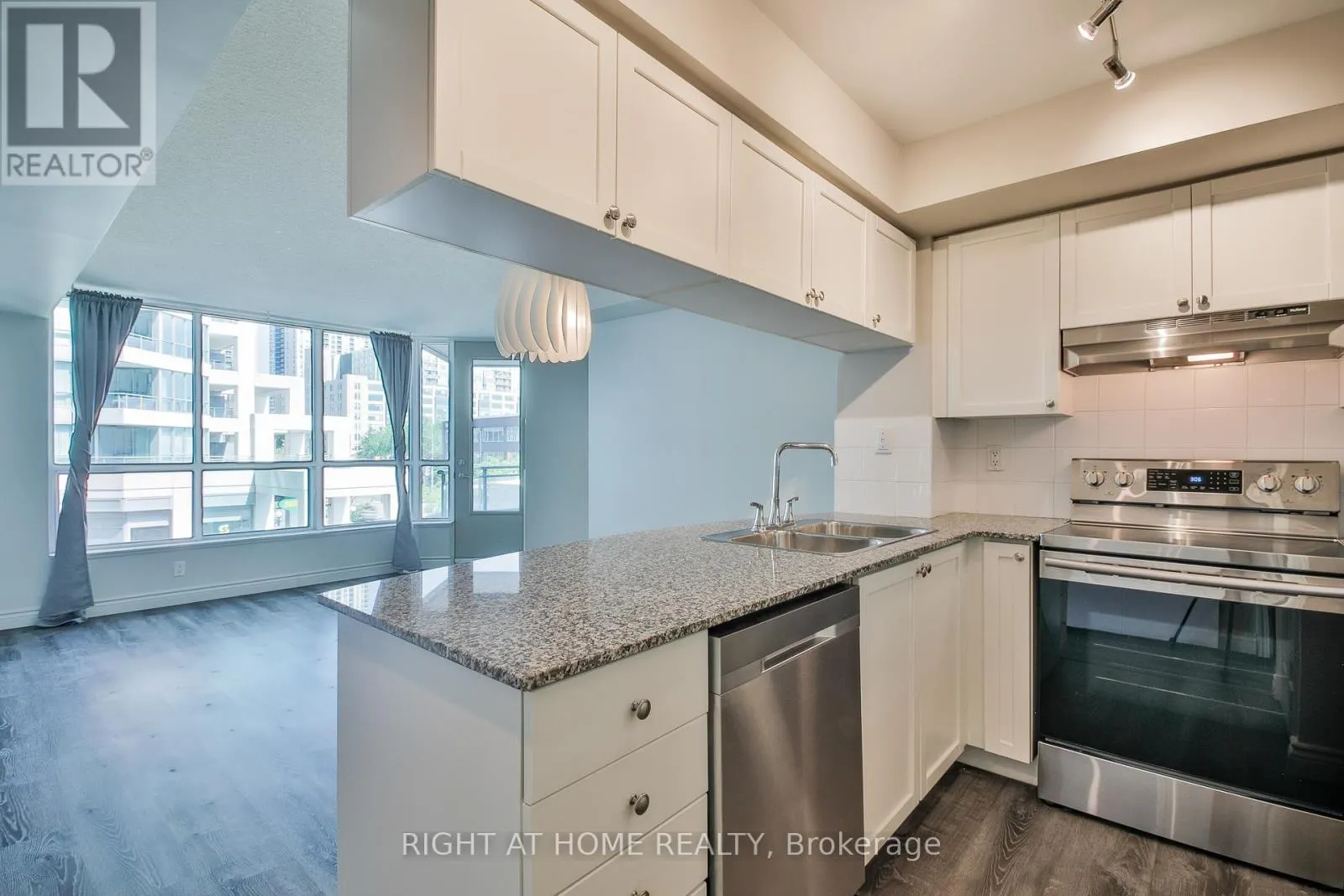 222 - 230 QUEENS QUAY W