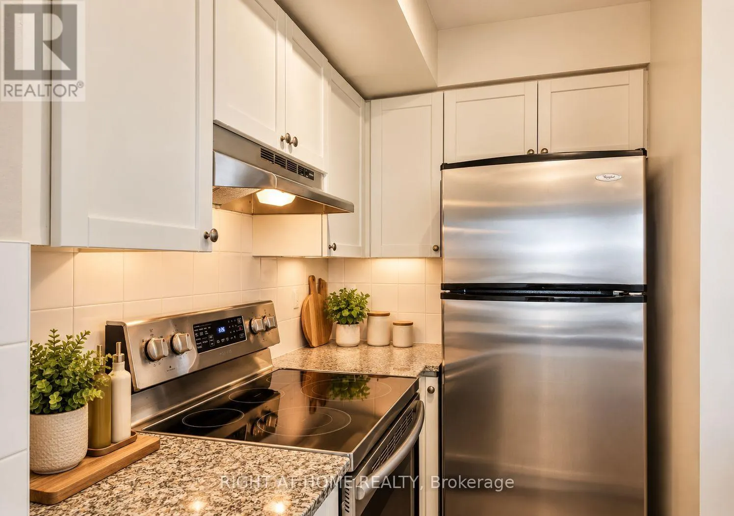 222 - 230 QUEENS QUAY W
