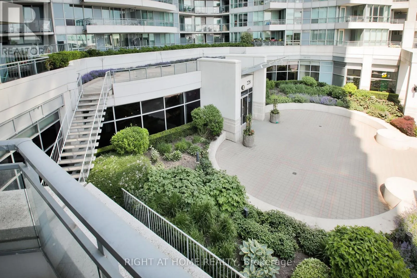 222 - 230 QUEENS QUAY W