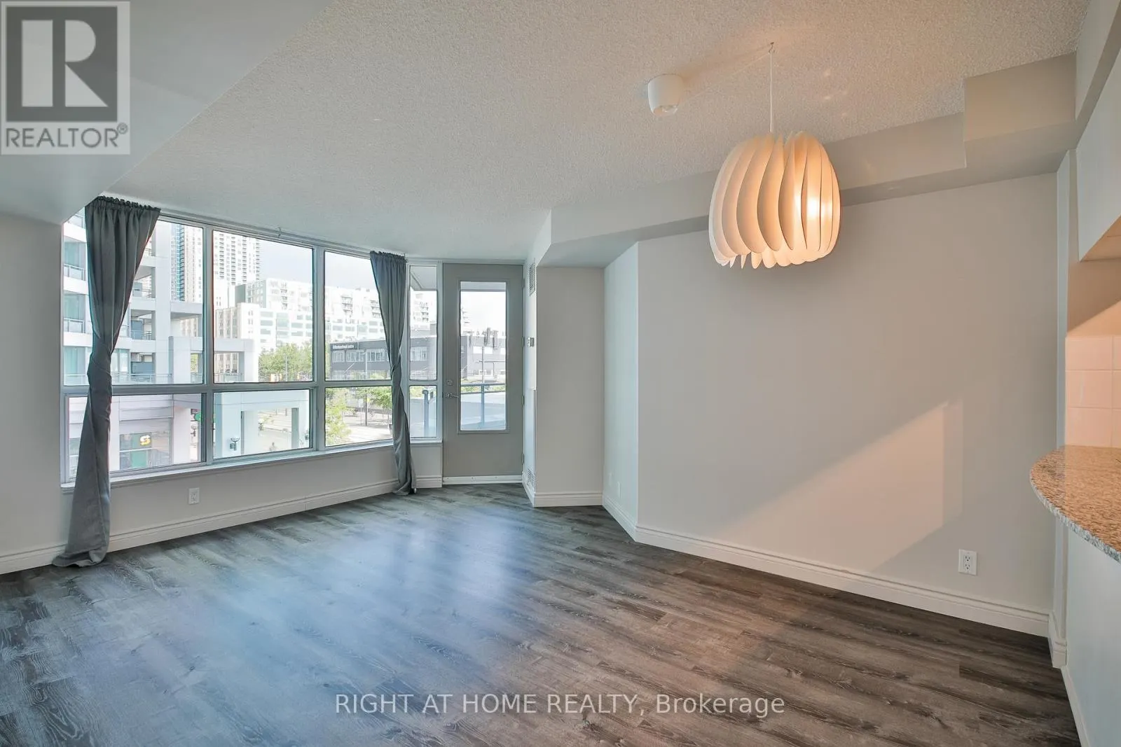 222 - 230 QUEENS QUAY W