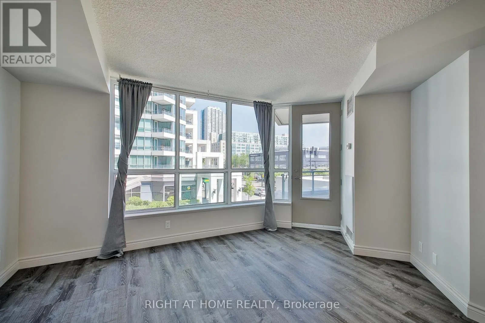 222 - 230 QUEENS QUAY W